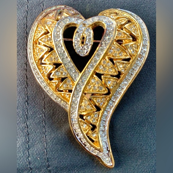 Mid Century Vintage Rhinestone Jeweled Gold Tone Metal Heart Shaped Brooch - Picture 6 of 11